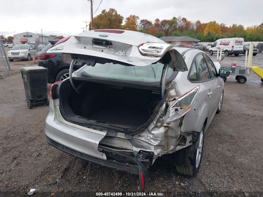 VIN 1FADP3F22HL267549 2017 Ford Focus, SE no.4