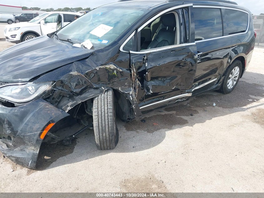 VIN 2C4RC1BG9HR752179 2017 CHRYSLER PACIFICA TOURING-L