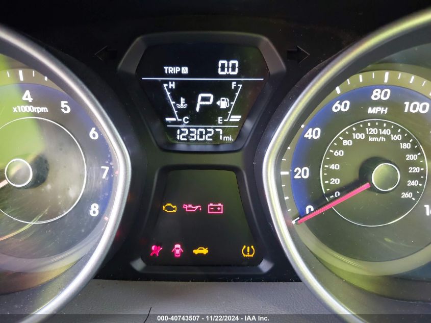 2016 HYUNDAI ELANTRA VIN: 5NPDH4AE4GH771179