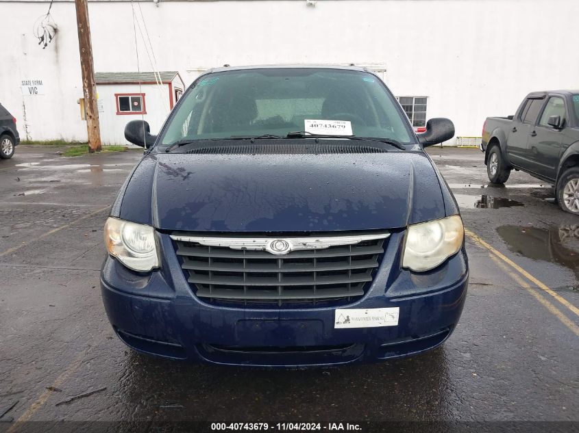 2005 Chrysler Town & Country Lx VIN: 2C4GP44R85R213057 Lot: 40743679