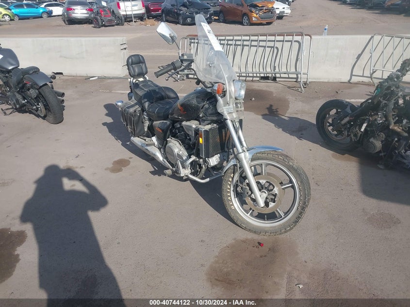 JH2RC2105FM108535 HONDA VF700 Photo 1
