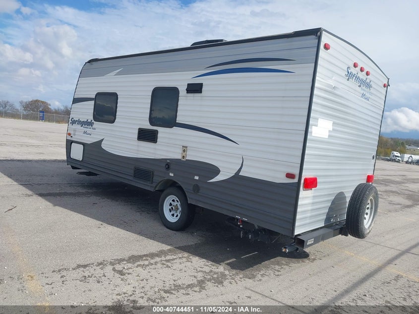 2017 Springdale Summerland Series Mini Travel Trailer white null null 4YDT17015H3151001 photo #4