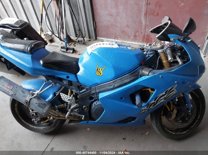 2004 Suzuki Gsx-R1000 VIN: JS1GT75A142104193 Lot: 40744480