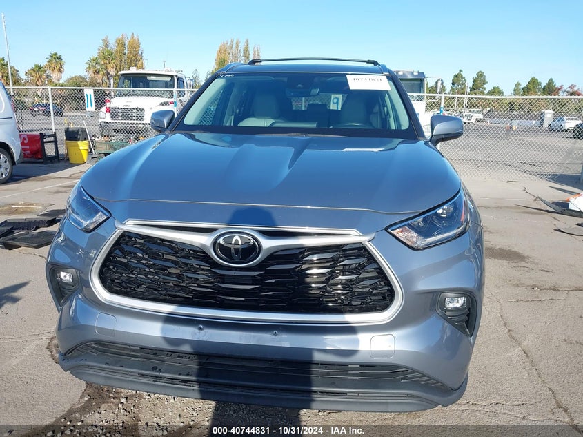 VIN 5TDHZRBH6MS095313 2021 TOYOTA HIGHLANDER XLE