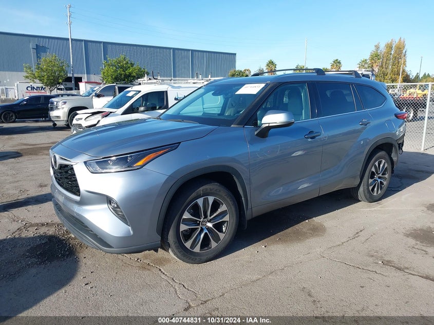 VIN 5TDHZRBH6MS095313 2021 TOYOTA HIGHLANDER XLE