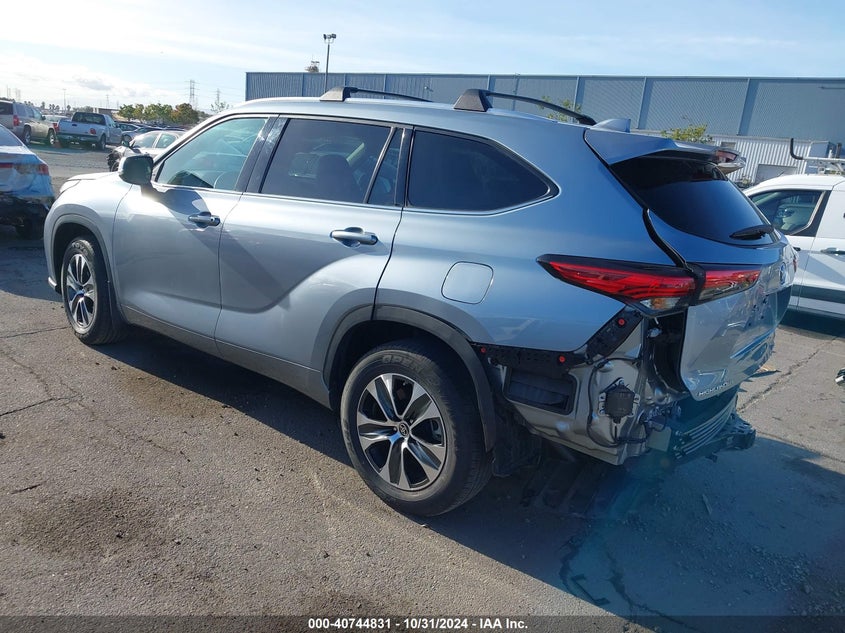 VIN 5TDHZRBH6MS095313 2021 TOYOTA HIGHLANDER XLE