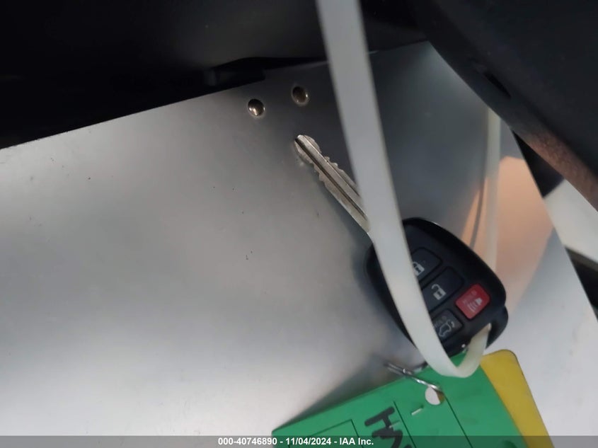 2016 TOYOTA RAV4 XLE - 2T3WFREV1GW272094