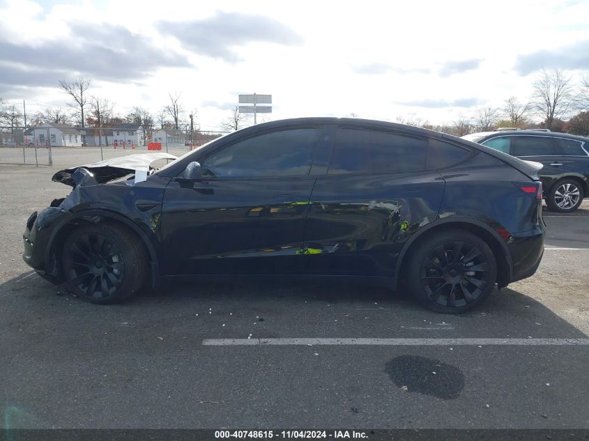 2024 Tesla Model Y Long Range Dual Motor All-Wheel Drive VIN: 7SAYGDEE4RA233940 Lot: 40748615