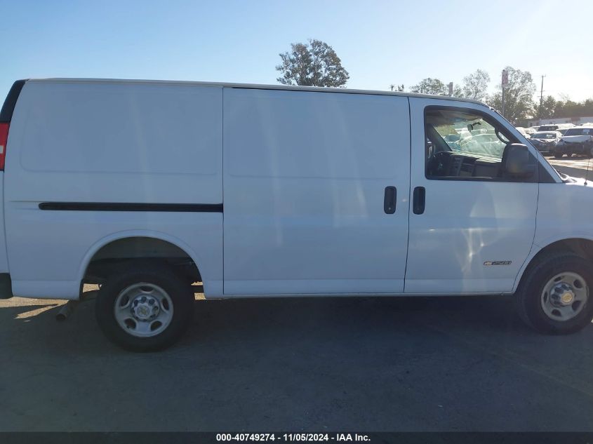 2004 Chevrolet Express VIN: 1GCGG25V841136404 Lot: 40749274