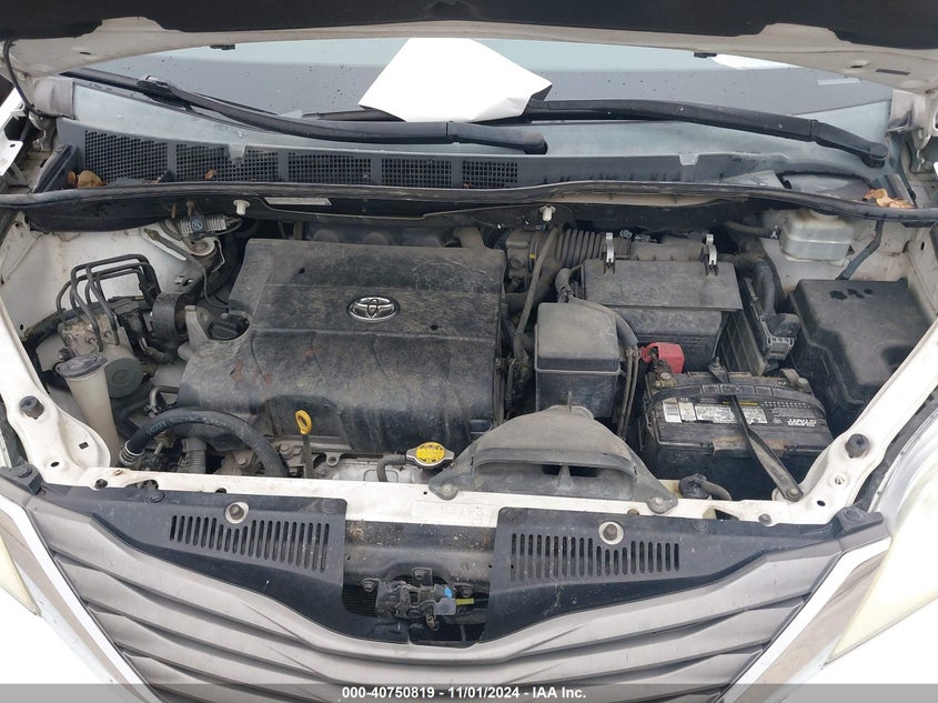 2011 Toyota Sienna Xle V6 VIN: 5TDYK3DC4BS038608 Lot: 40750819