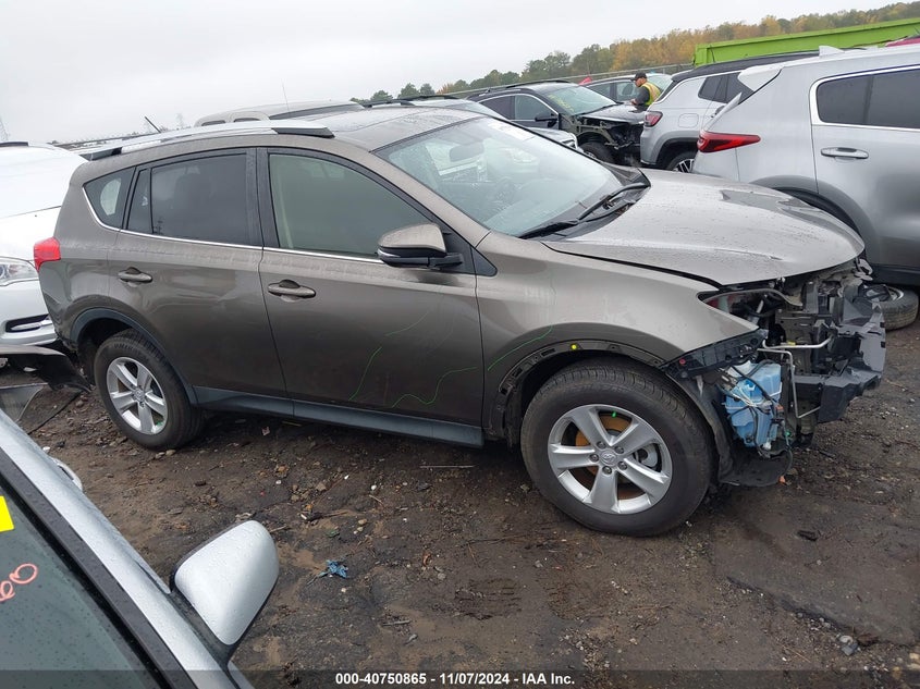 2014 TOYOTA RAV4 XLE - JTMWFREV3ED038890