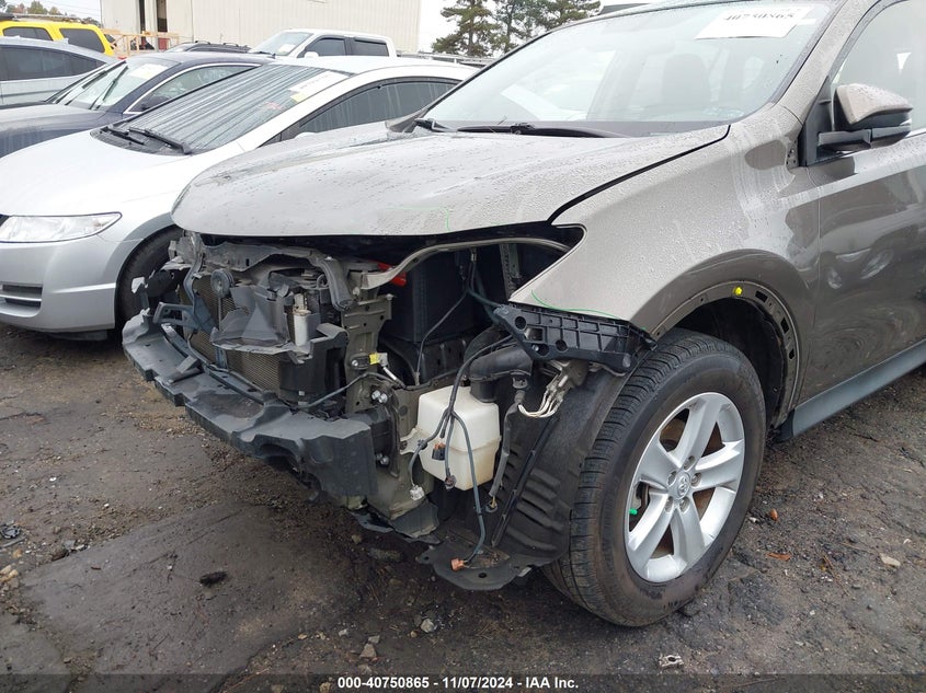 2014 TOYOTA RAV4 XLE - JTMWFREV3ED038890