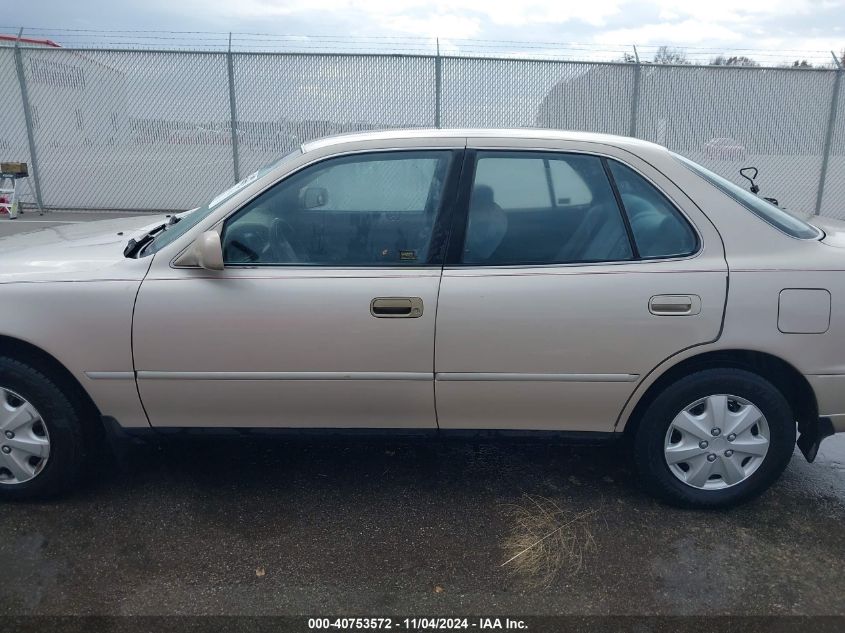 1992 Toyota Camry Le VIN: 4T1SK12E4NU094977 Lot: 40753572