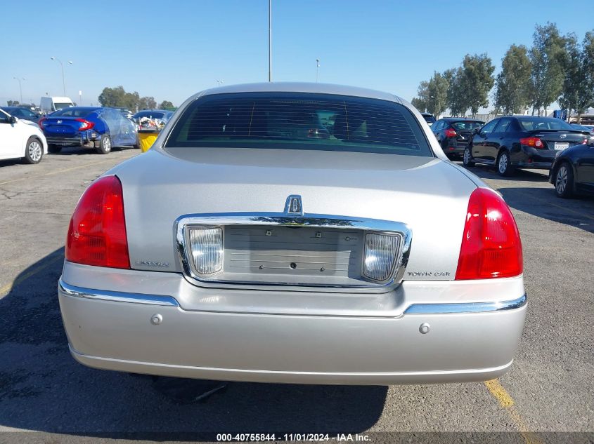 2004 Lincoln Town Car Ultimate VIN: 1LNHM83W04Y643778 Lot: 40755844