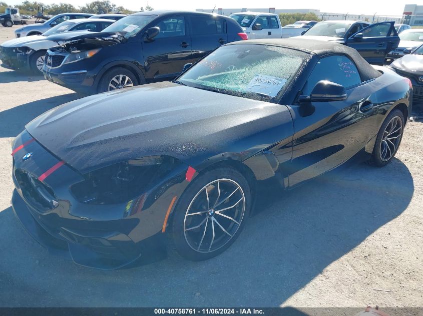 VIN WBAHF3C05MWX29870 2021 BMW Z4 no.2