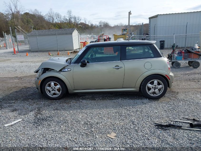 2011 Mini Cooper VIN: WMWSU3C5XBT097521 Lot: 40761367