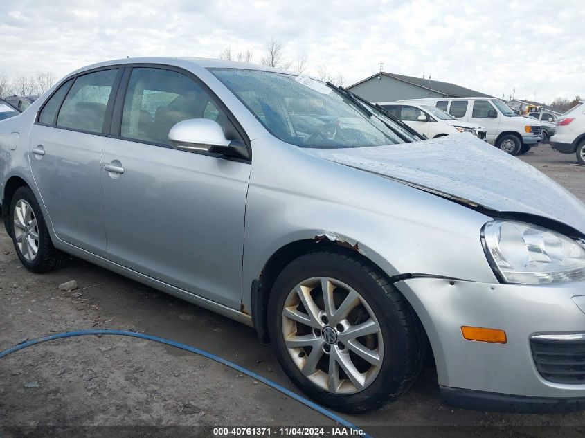 2010 Volkswagen Jetta Limited Edition/Se/Sel VIN: 3VWRX7AJ2AM120879 Lot: 40761371