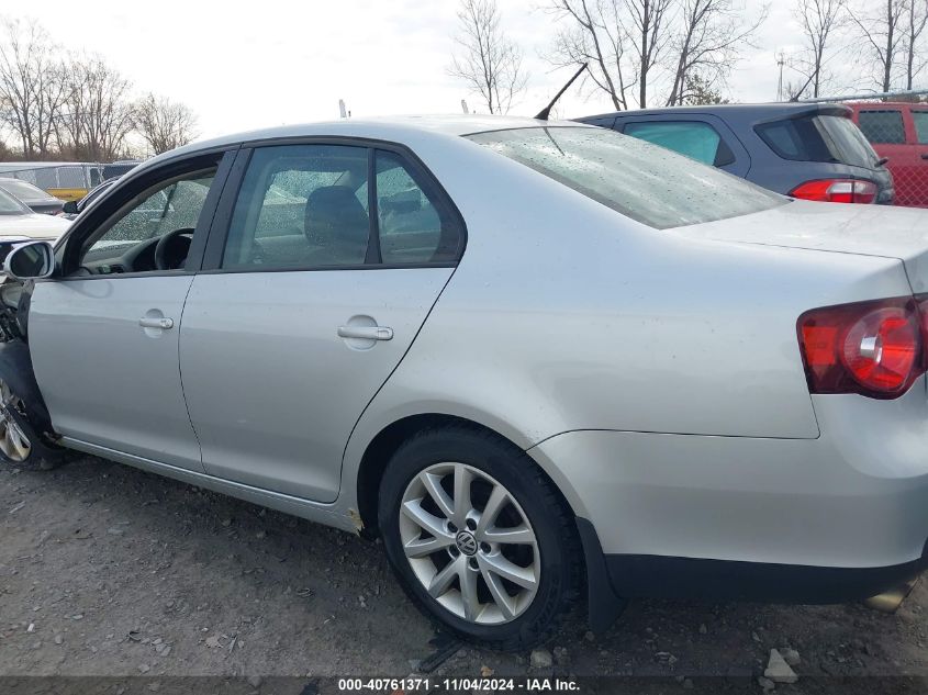 2010 Volkswagen Jetta Limited Edition/Se/Sel VIN: 3VWRX7AJ2AM120879 Lot: 40761371