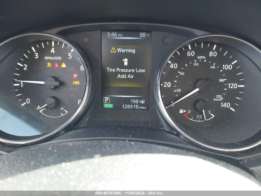 VIN KNMAT2MV6HP566843 2017 NISSAN ROGUE SV