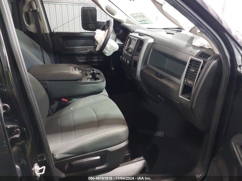 VIN 1C6RR7FG7JS235647 2018 RAM 1500 ST