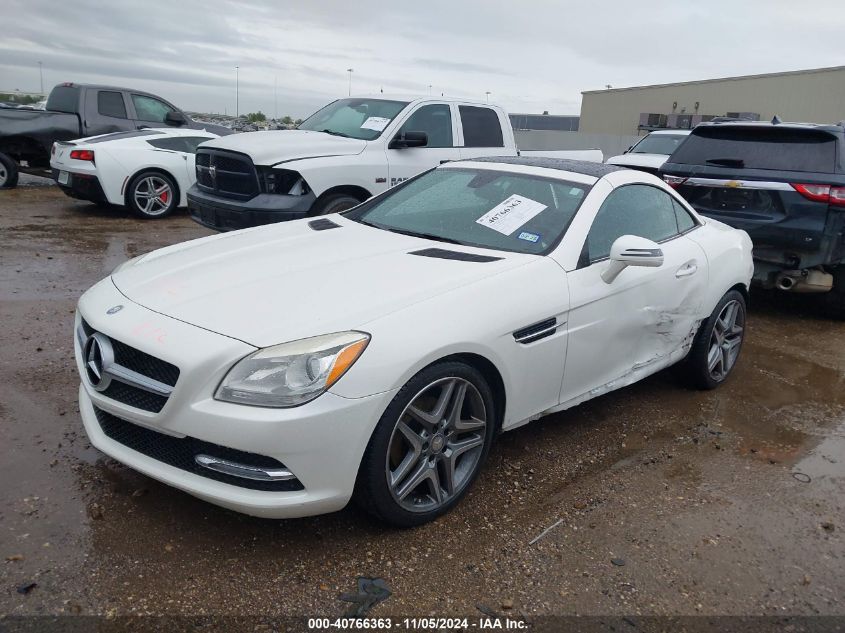 VIN WDDPK4HAXFF099208 2015 Mercedes-Benz SLK-Class,... no.2