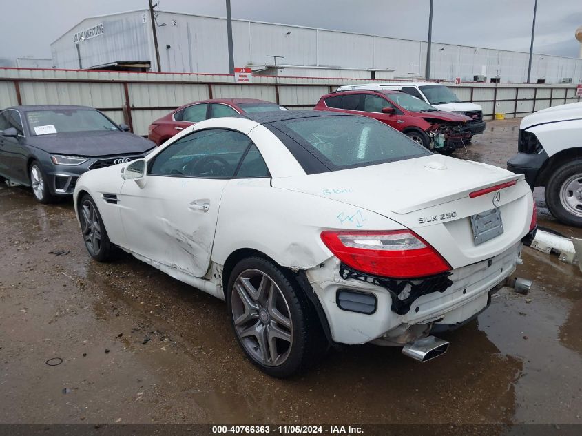 VIN WDDPK4HAXFF099208 2015 Mercedes-Benz SLK-Class,... no.3