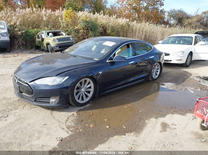 VIN 5YJSA1CN3DFP08883 2013 Tesla Model S no.2