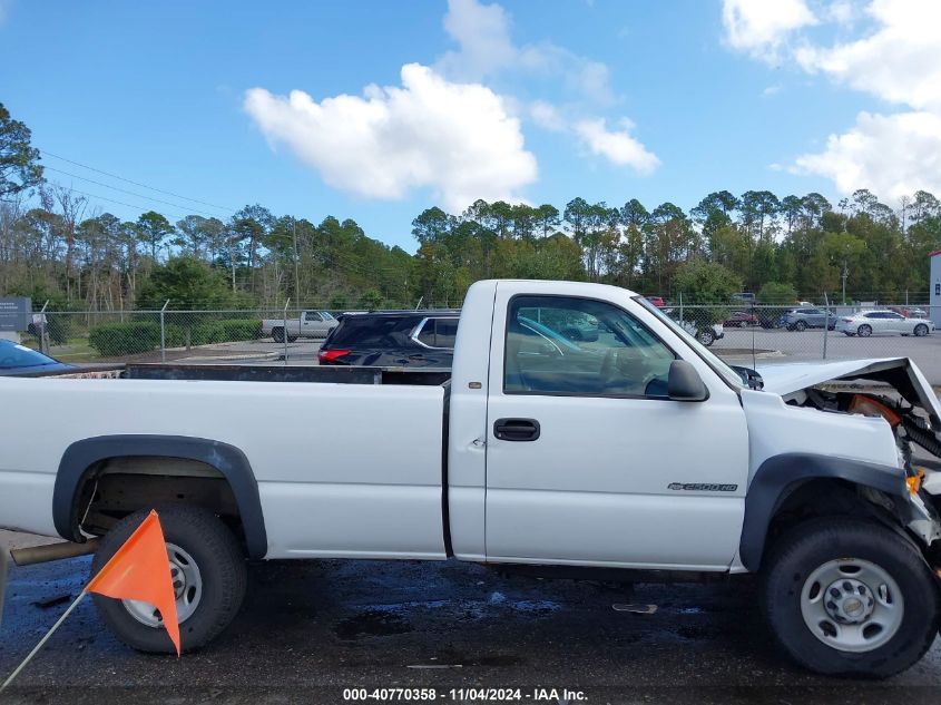 2004 Chevrolet Silverado Work Truck VIN: 1GCHC24U24E370118 Lot: 40770358