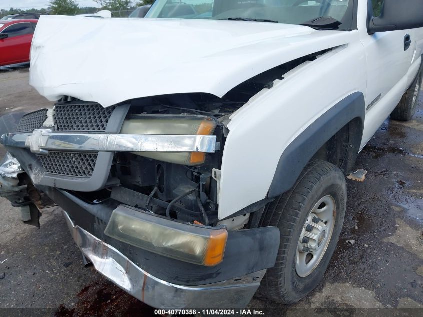 2004 Chevrolet Silverado Work Truck VIN: 1GCHC24U24E370118 Lot: 40770358