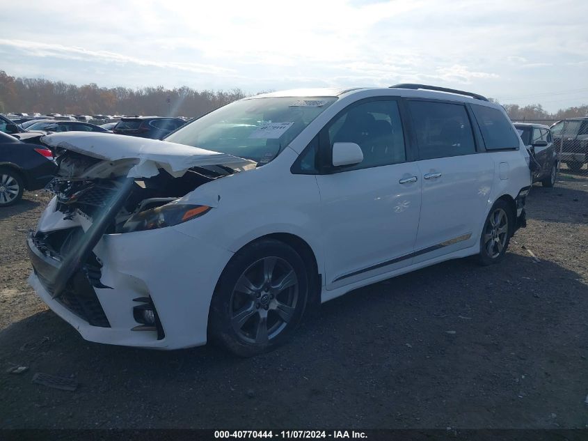 VIN 5TDXZ3DC5JS939508 2018 TOYOTA SIENNA no.2