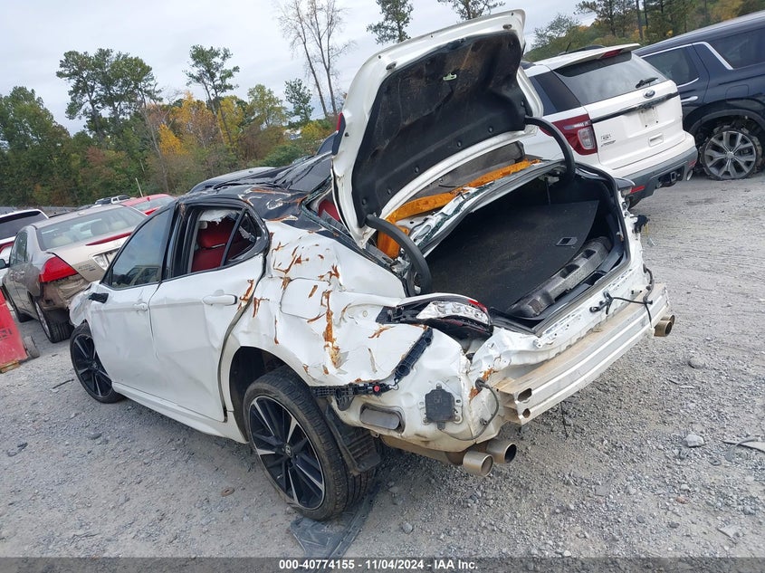 VIN 4T1B61HK5JU155751 2018 TOYOTA CAMRY XSE