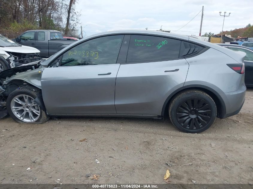 2024 Tesla Model Y Long Range Dual Motor All-Wheel Drive VIN: 7SAYGDEE9RA287962 Lot: 40775823