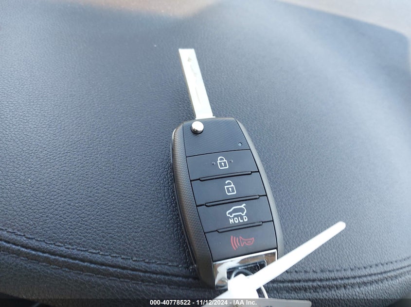 2019 Kia Sorento 3.3L S VIN: 5XYPG4A50KG604270 Lot: 40778522