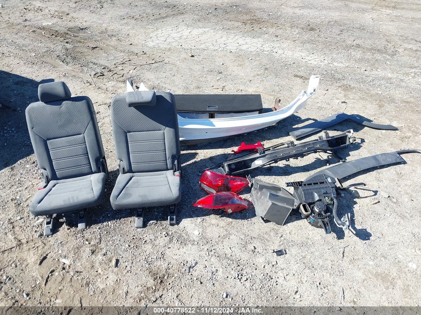 2019 Kia Sorento 3.3L S VIN: 5XYPG4A50KG604270 Lot: 40778522