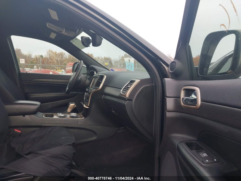 VIN 1C4RJFAG9HC730678 2017 JEEP GRAND CHEROKEE LAREDO 4X4