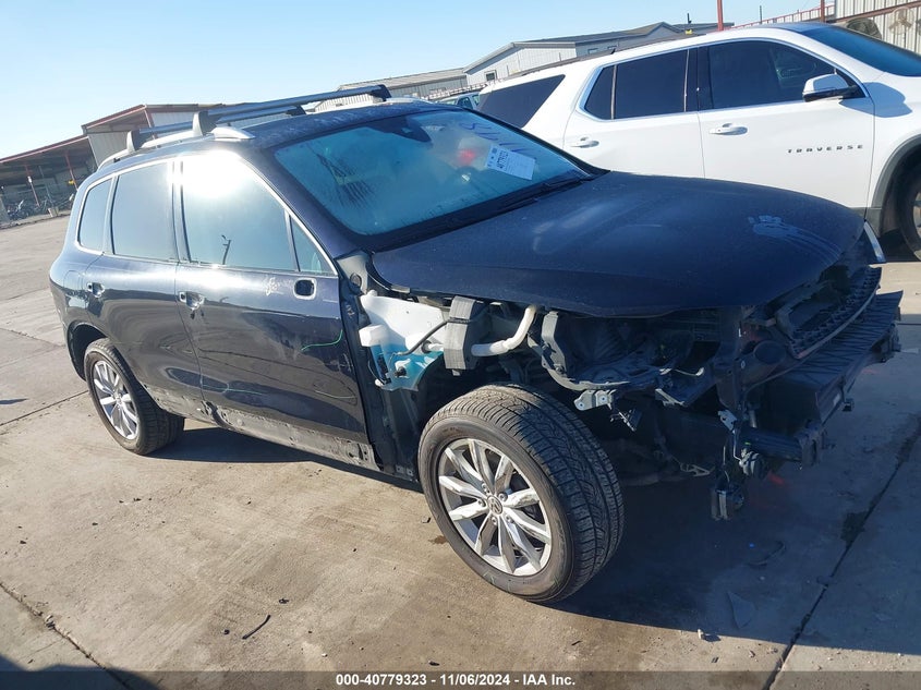 2016 VOLKSWAGEN TOUAREG VR6 EXECUTIVE - WVGEF9BP0GD012540