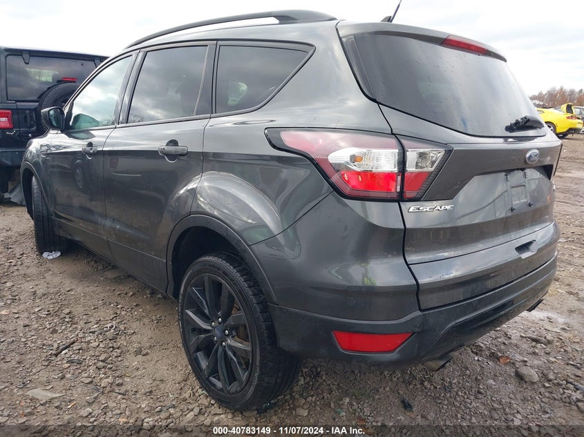 VIN 1FMCU9GD2JUC29879 2018 FORD ESCAPE SE