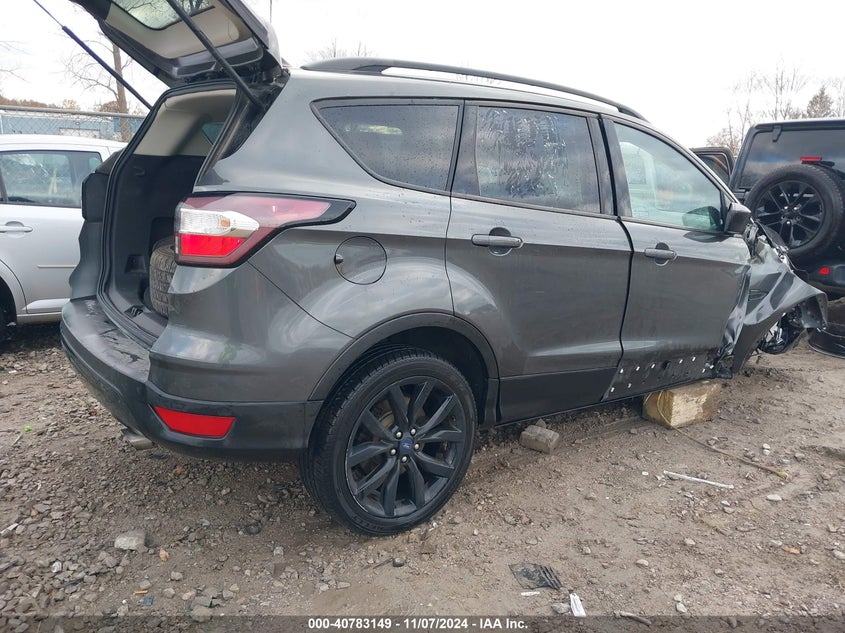 VIN 1FMCU9GD2JUC29879 2018 FORD ESCAPE SE