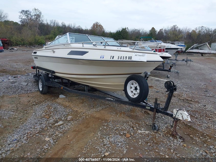 1984 FOUR WINNS CUDDY