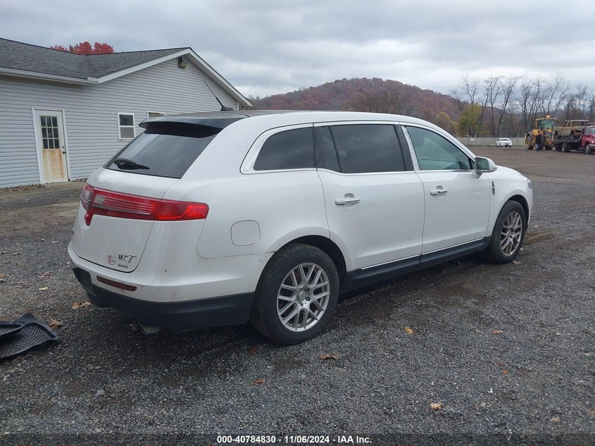 2014 LINCOLN MKT ECOBOOST - 2LMHJ5AT2EBL56140