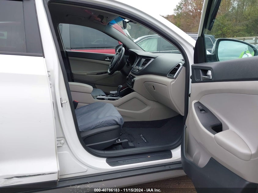 VIN KM8J3CAL8JU748815 2018 HYUNDAI TUCSON SPORT