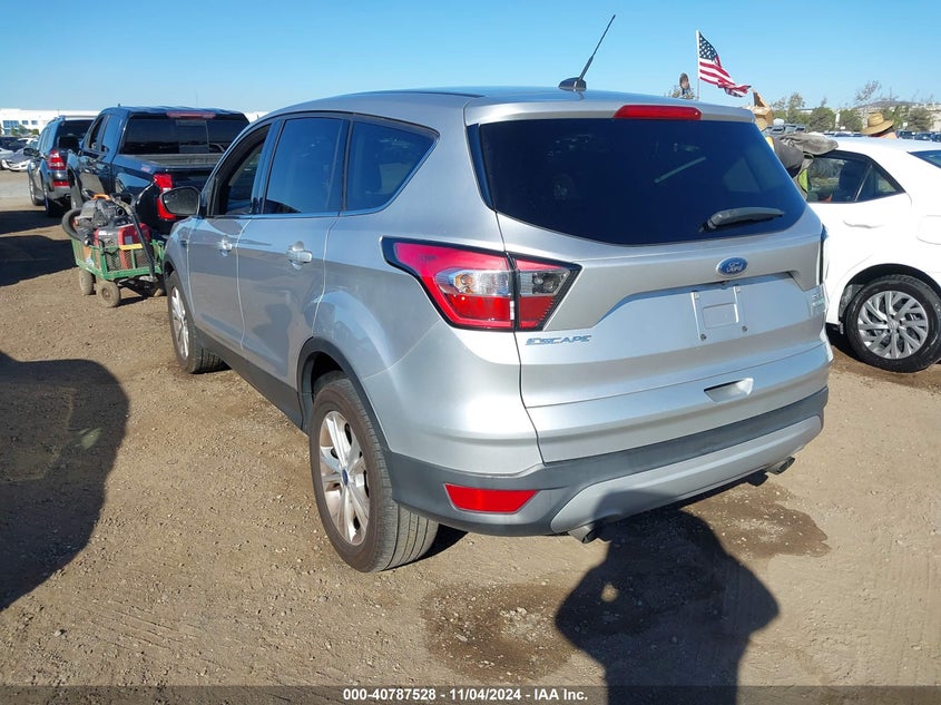 VIN 1FMCU0GD0HUC80237 2017 FORD ESCAPE SE