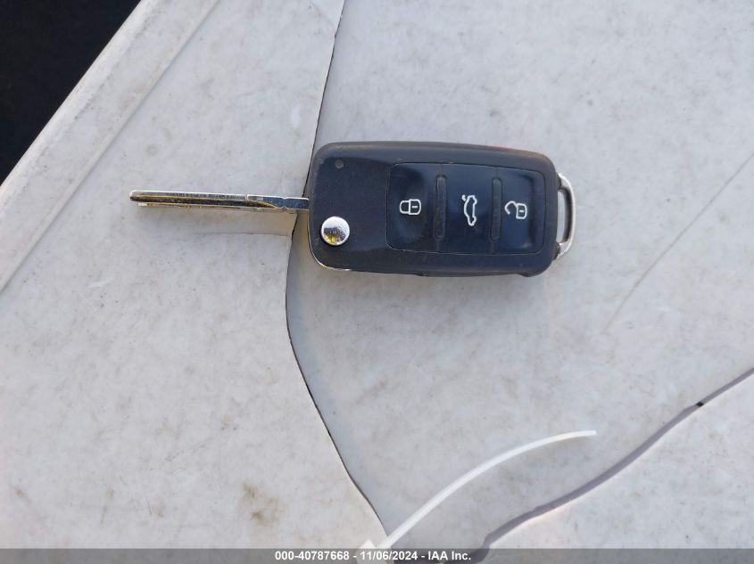 2014 VOLKSWAGEN PASSAT 2.0L TDI SE - 1VWBN7A39EC065069