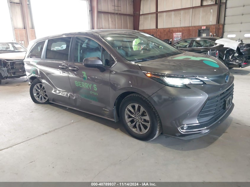 2021 TOYOTA SIENNA  (VIN: 5TDYRKEC4MS012470)