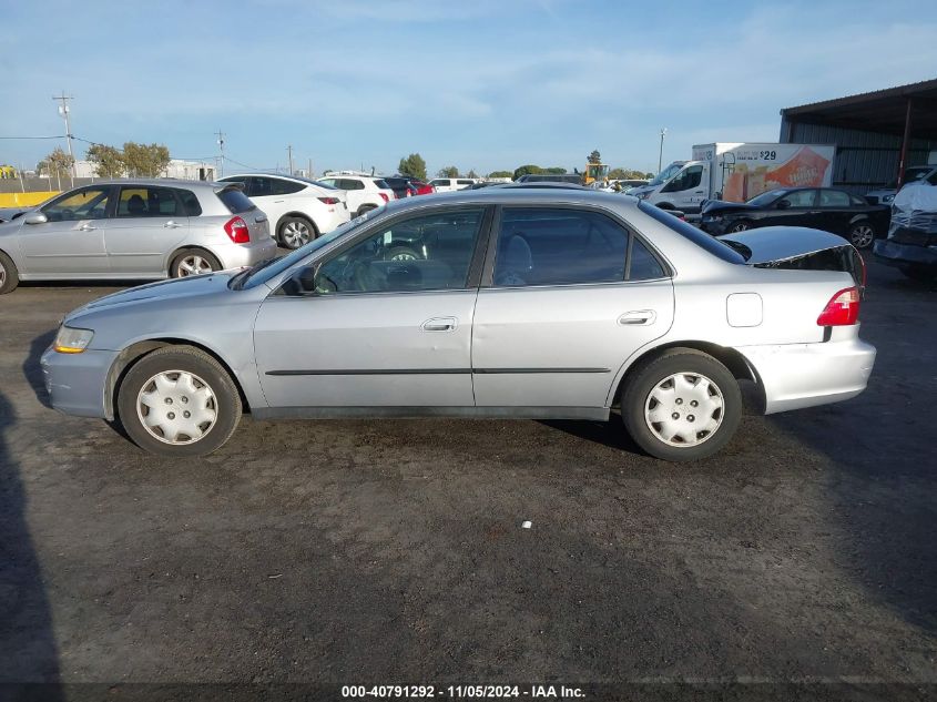 1998 Honda Accord Lx VIN: 1HGCG5540WA272392 Lot: 40791292