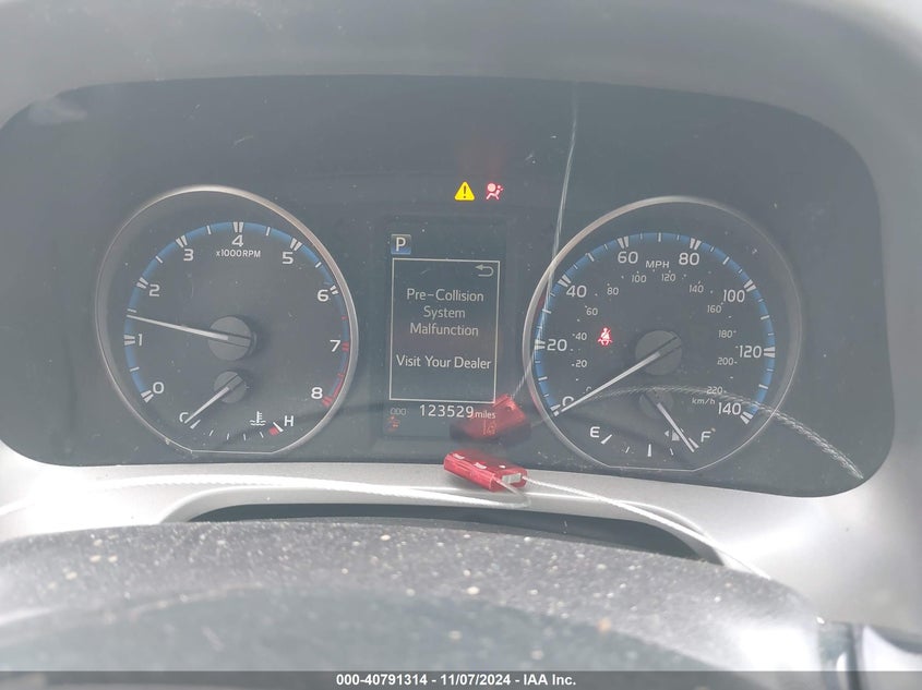 VIN 2T3WFREV0JW481348 2018 TOYOTA RAV4 XLE
