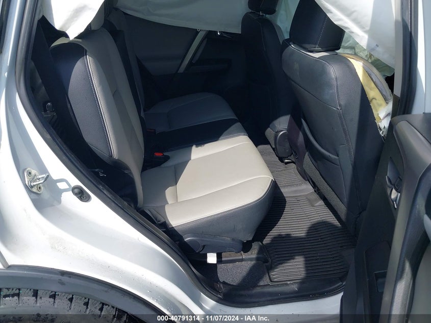 VIN 2T3WFREV0JW481348 2018 TOYOTA RAV4 XLE