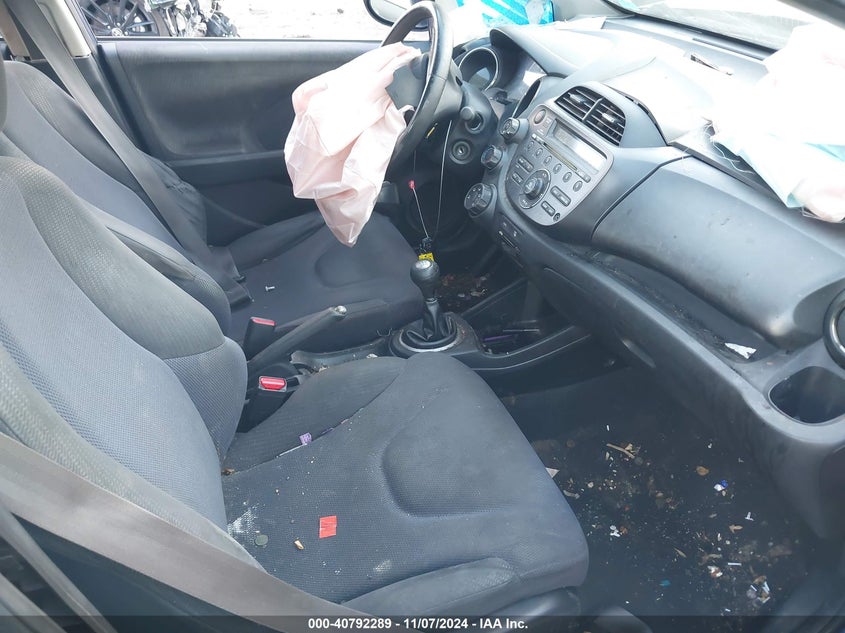 2013 HONDA FIT VIN: JHMGE8G55DC013782