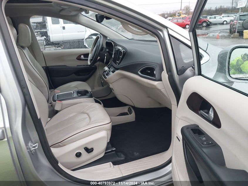 2017 CHRYSLER PACIFICA LIMITED - 2C4RC1GG6HR744646