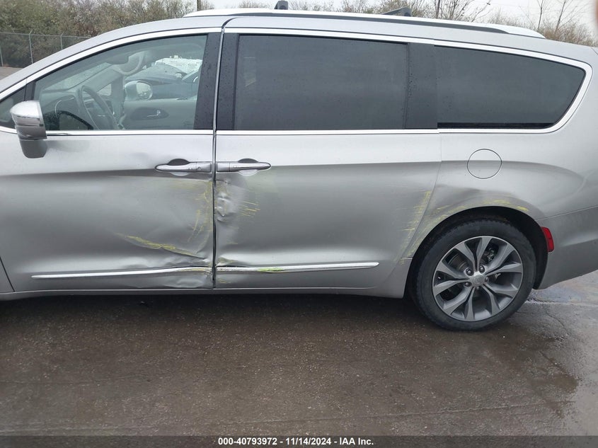 2017 CHRYSLER PACIFICA LIMITED - 2C4RC1GG6HR744646